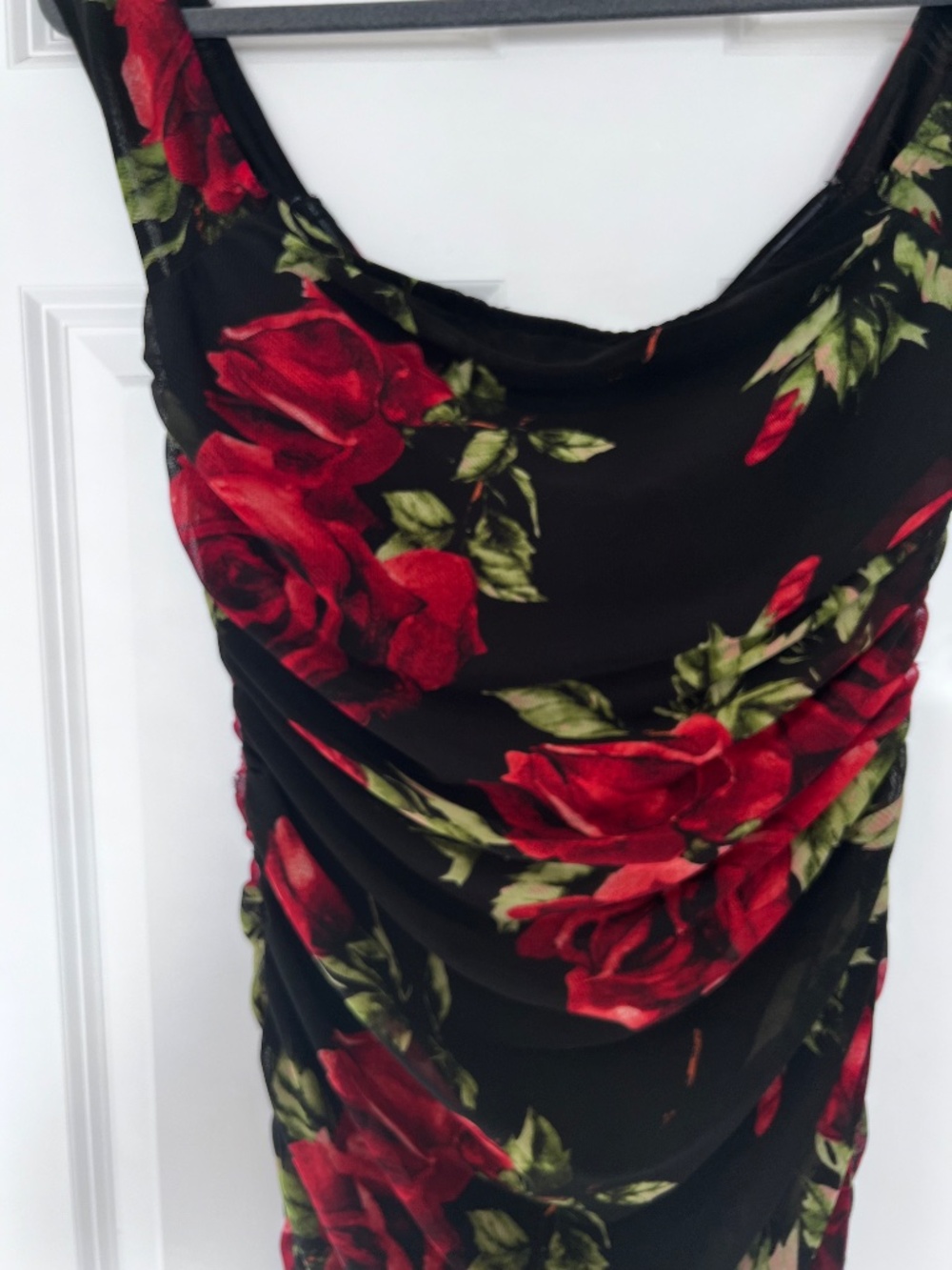 🔥 Fashion Nova Ruched Floral Bodycon Dress – Size XL – Red Roses on Black - Picture 9 of 11